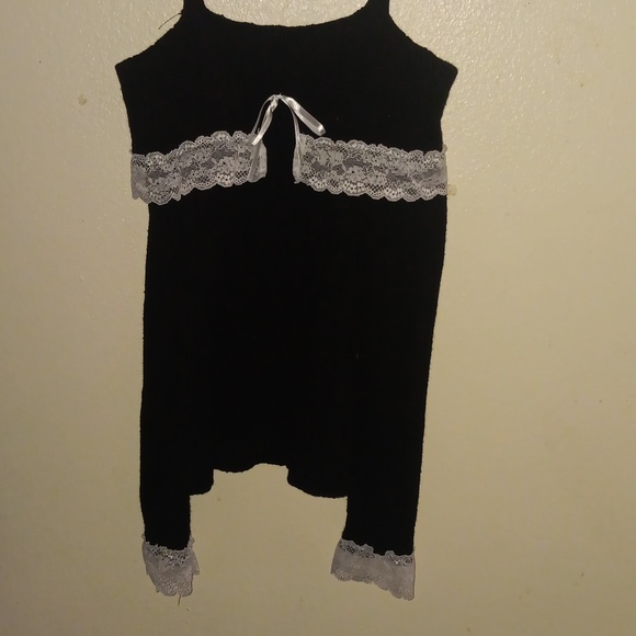 Black cold shoulder sweater - Picture 1 of 3